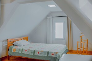 3 chambres, fer et planche à repasser, Wi-Fi, draps fournis