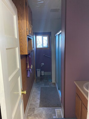 Hair dryer, bidet, towels, soap - Delightful 3-bedroom COZY ROOMY  house  in Beautiful Powell WYOMING with WiFi ! (Powell)