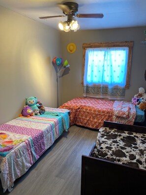 3 bedrooms, desk, iron/ironing board, travel cot