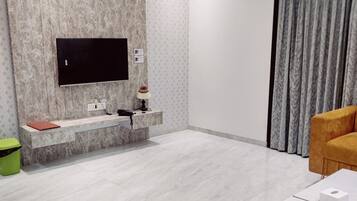 Panoramic Double Room | Living area | TV