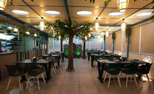 Dining - Hotel Mountain View (Nashik)