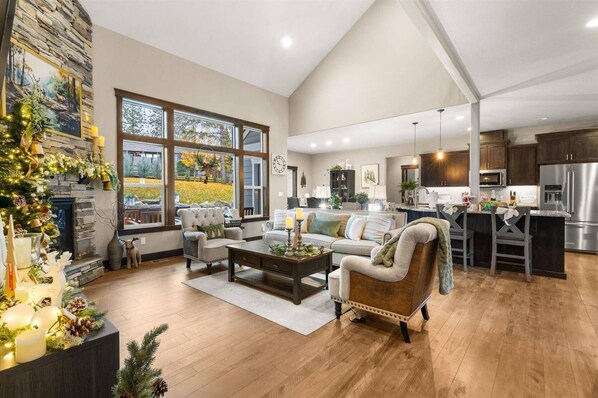 Smart TV, fireplace, ping pong