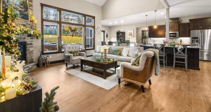 Four Bedroom Retreat Near Hayden Lake: Game Room, Family Fun