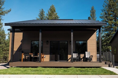 Experience Simple Montana Luxury (Cottage #2)
