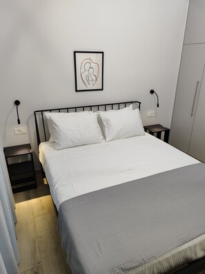 2 slaapkamers, een bureau, een strijkplank/strijkijzer, gratis wifi