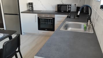 冰箱、微波炉、烤箱、炉灶