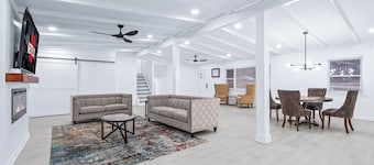 Spacious 5BR Retreat with Game Room near Battery, Atlanta Braves, Smyrna Village