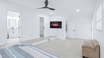 5 bedrooms, in-room safe, desk, iron/ironing board