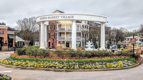 Spacious 5BR Retreat with Game Room near Battery, Atlanta Braves, Smyrna Village