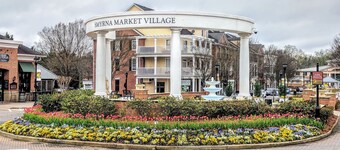 Spacious 5BR Retreat with Game Room near Battery, Atlanta Braves, Smyrna Village