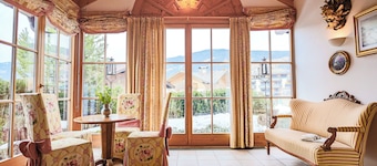 Tyrolean chalet 500 m from the ski lift