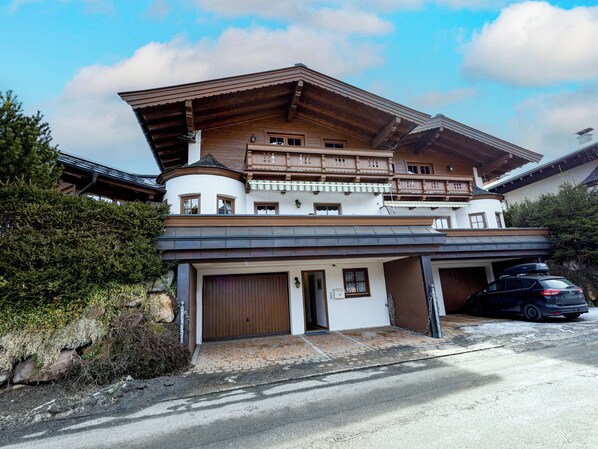 Exterior - Tyrolean chalet 500 m from the ski lift (Kirchberg in Tirol)