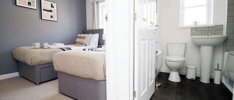 3 bedrooms, iron/ironing board, Internet, bed sheets