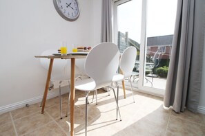 Dining - Gwent View by Tŷ SA (Newport)