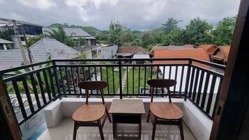 Basic-Doppelzimmer, Blick auf den Innenhof | Terrasse/Patio