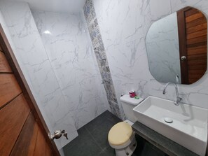 Standard Double Room | Bathroom