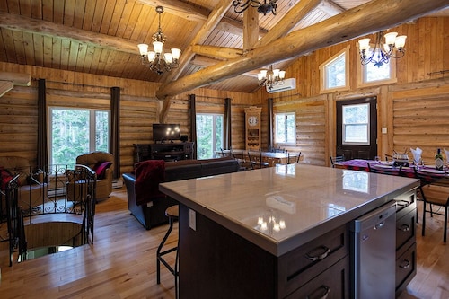 Le RUSTIK SPA privé/Table de Billard/foyer 5 rooms:9 queen-size beds-2 sofa beds