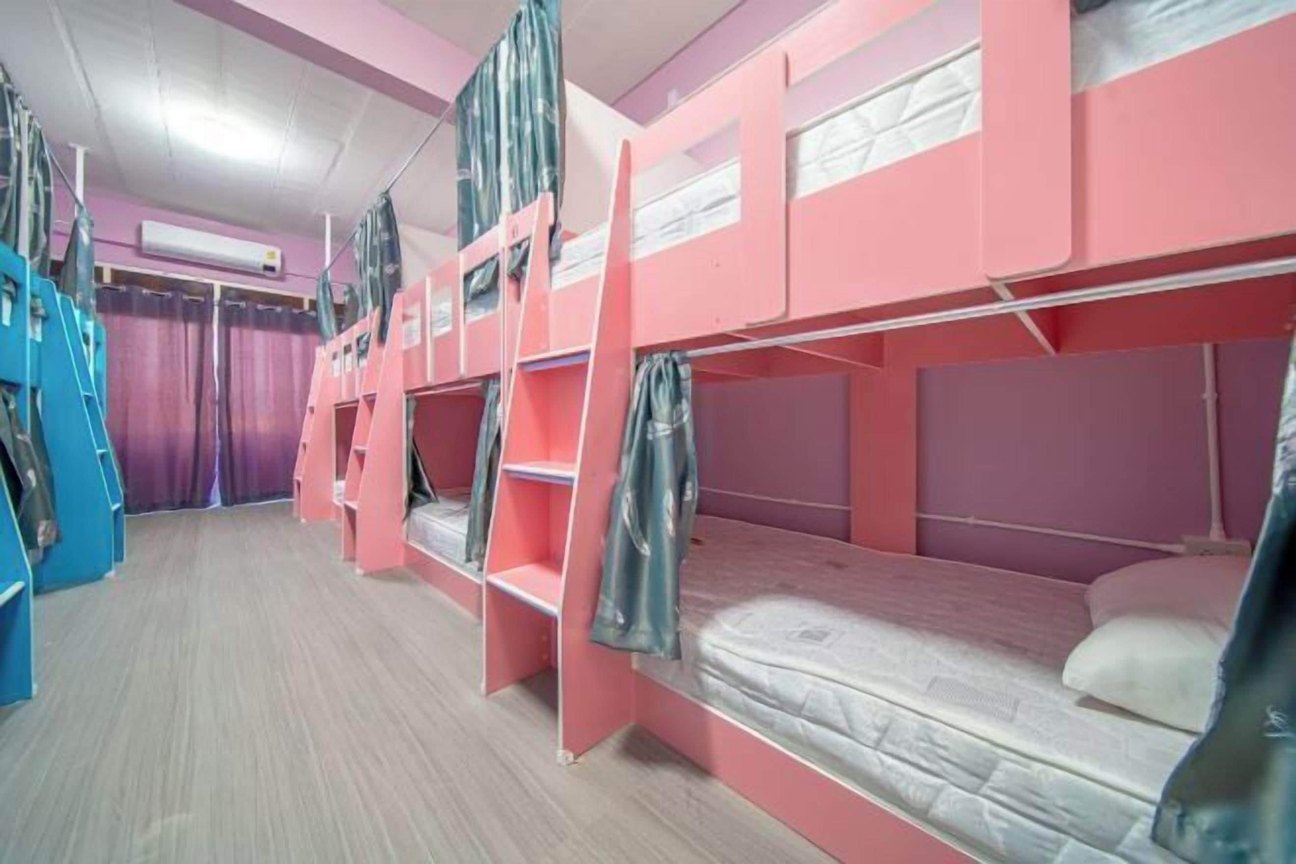 Skrivebord for bærbar PC, wi-fi (inkludert) og sengetøy