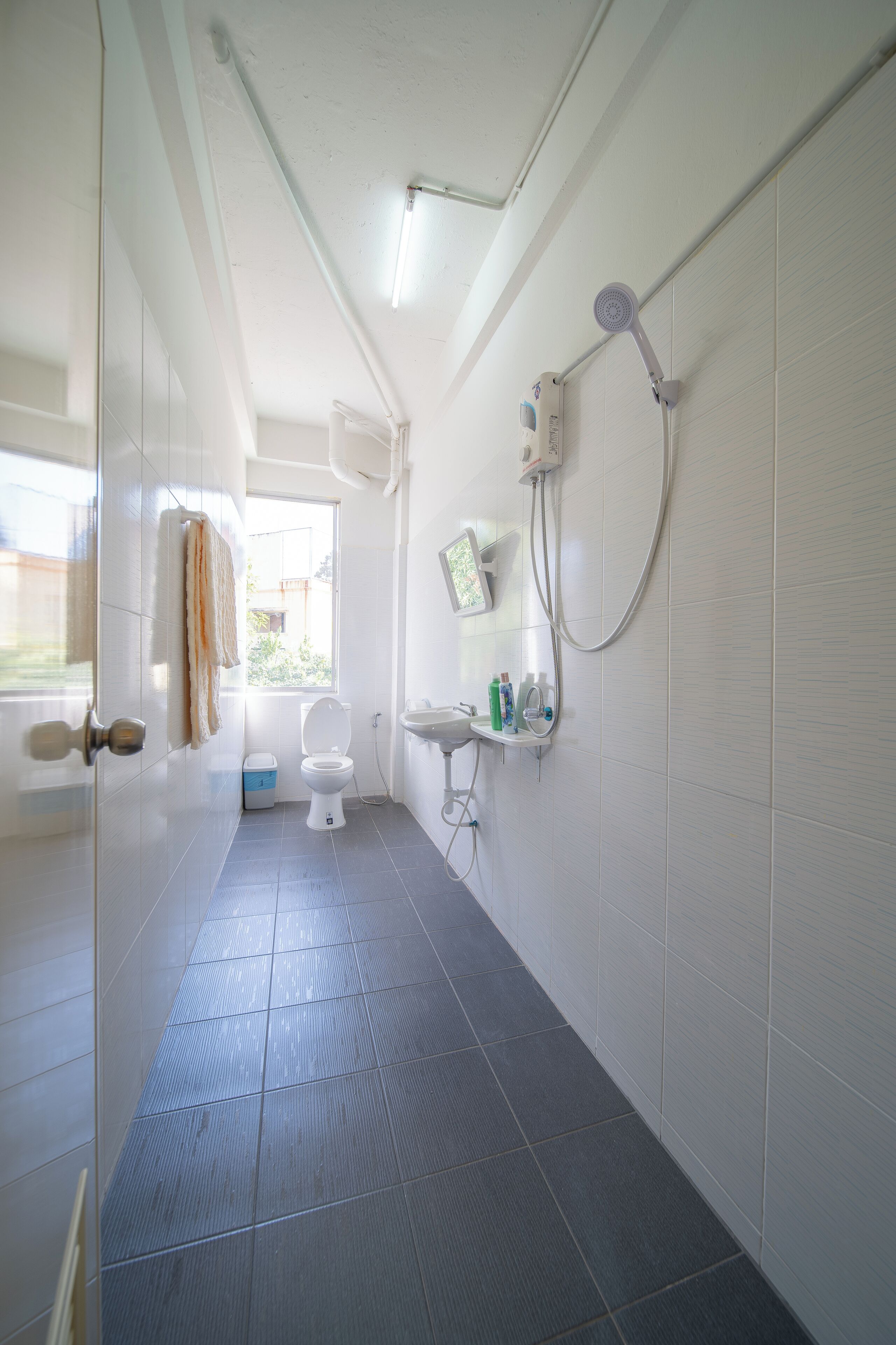 Habitación Deluxe doble, vistas a la ciudad | Baño | Ducha y cabezal de ducha tipo lluvia