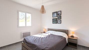 2 chambres, fer et planche à repasser, Wi-Fi gratuit, draps fournis