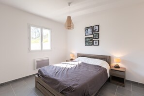 2 habitaciones, tabla de planchar con plancha y wifi gratis 