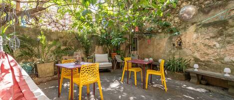 屋外ダイニングエリア