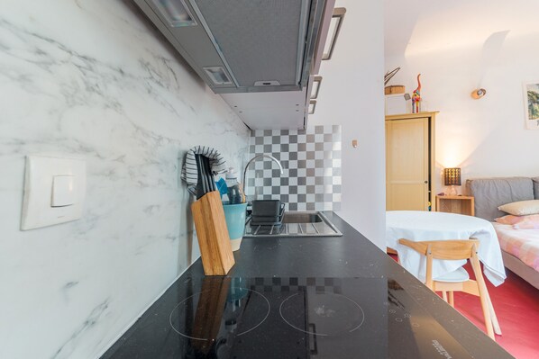 Interior - Apartment 'Finsonius Studios 4' with Shared Terrace, Shared Garden and Wi-Fi (Aix-en-Provence)