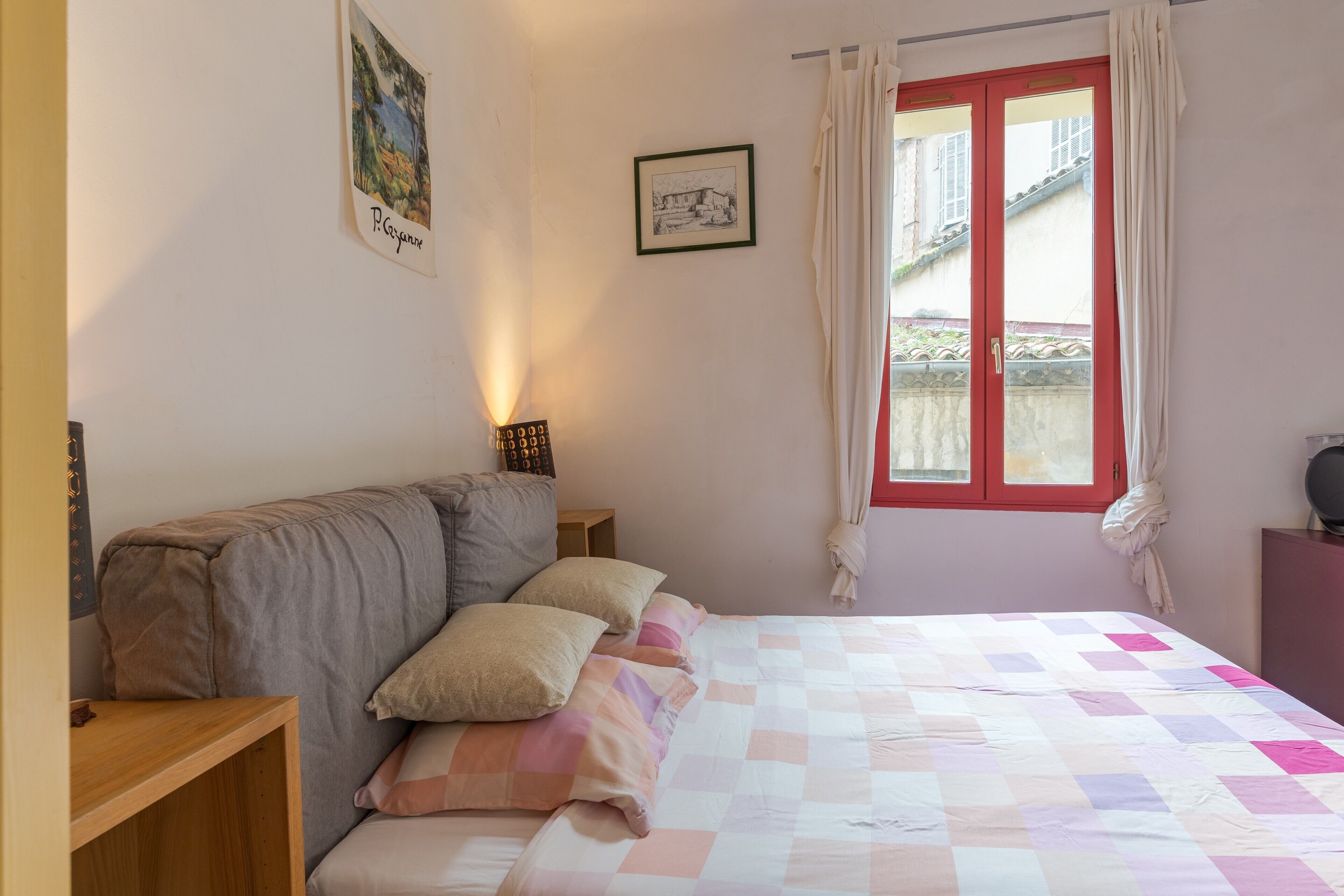 1 chambre, fer et planche à repasser, Wi-Fi gratuit, draps fournis