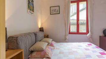 1 chambre, fer et planche Ă repasser, Wi-Fi gratuit, draps fournis