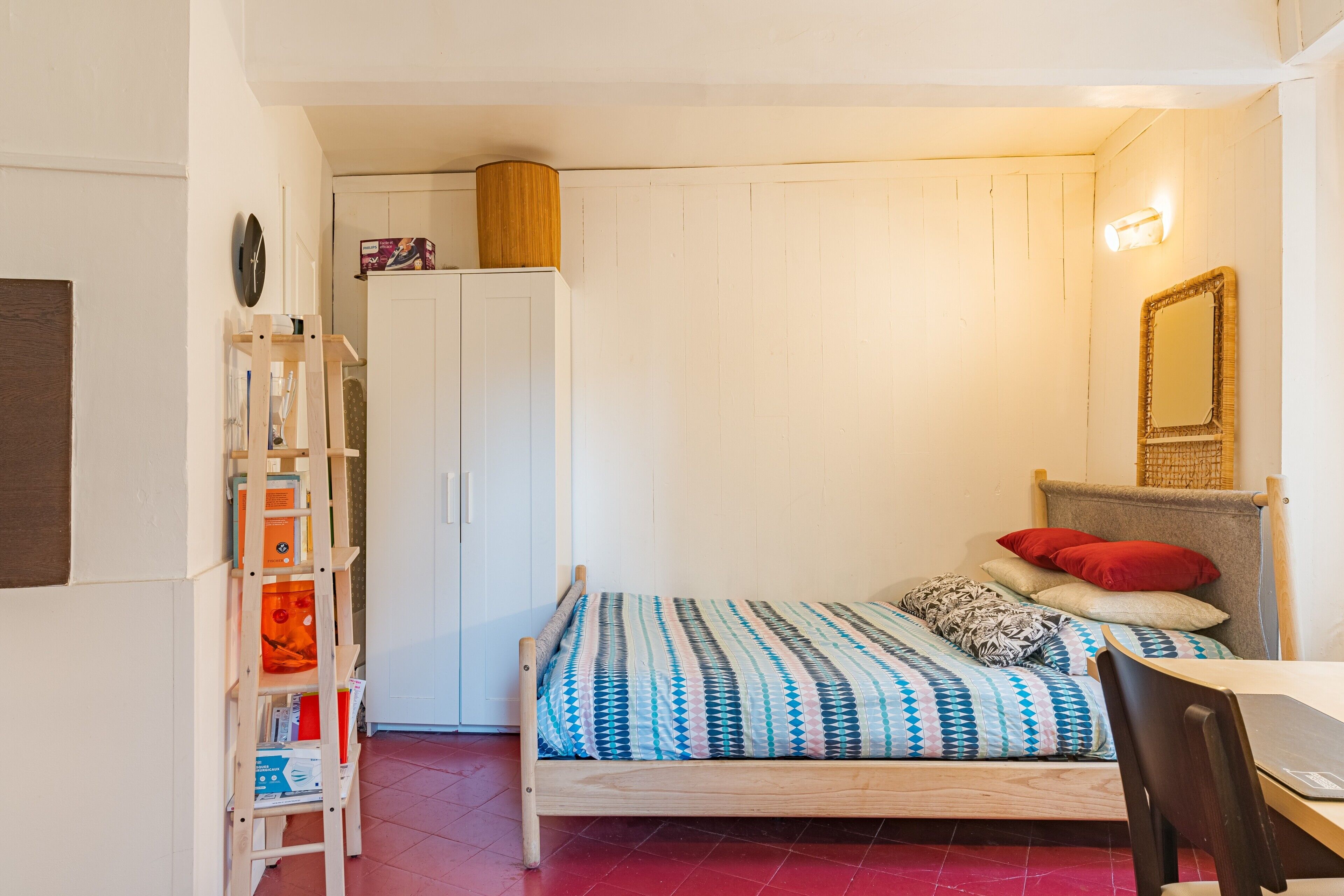 1 chambre, fer et planche à repasser, Wi-Fi gratuit, draps fournis