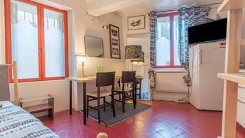 1 chambre, fer et planche Ă repasser, Wi-Fi gratuit, draps fournis