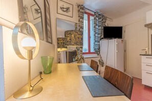 Dining - Apartment 'Finsonius Studios 6' with Shared Terrace, Shared Garden and Wi-Fi (Aix-en-Provence)