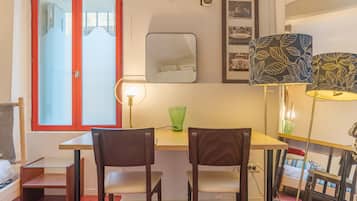 1 chambre, fer et planche Ă repasser, Wi-Fi gratuit, draps fournis