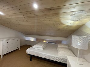 1 bedroom, iron/ironing board, free WiFi