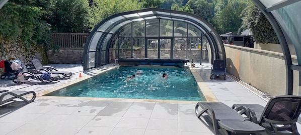 A heated pool - Comfortable Stay in Saint-Lary – 3 Apartment, Terrace, Heated Pool, and Direct Cable Car Access (Saint-Lary-Soulan)