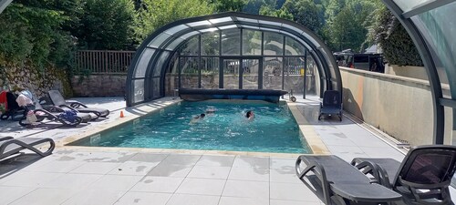 Komfortabler Aufenthalt in Saint-Lary, Terrasse, Beheiztes Schwimmbad und Direkter Zugang