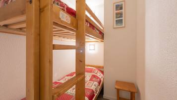 2 bedrooms, iron/ironing board