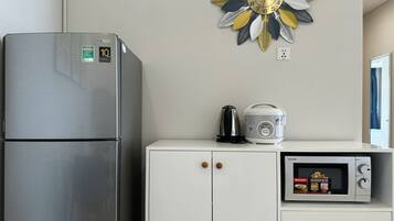 Apartment, 2 Bedrooms, Ocean View | Bathroom | Shower, free toiletries, towels, soap