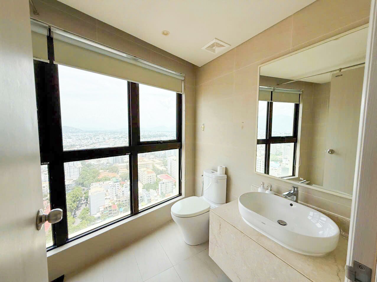 Căn hộ, 2 phòng ngủ, quang cảnh biển | Phòng tắm | Buồng tắm vòi sen, đồ dùng nhà tắm miễn phí, khăn tắm, xà phòng 