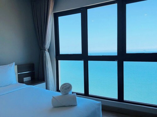 Gold Coast Balcony Serviced Apartment