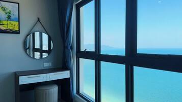 Departamento, 3 habitaciones, vista al océano | 2 habitaciones, escritorio y espacio para trabajar con laptop