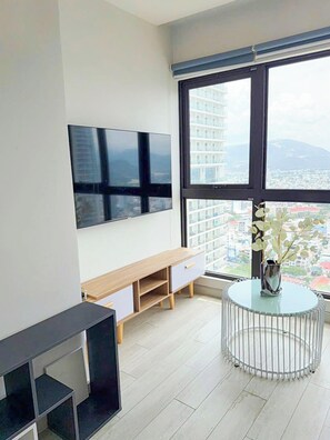 Apartment, 2 Bedrooms, Partial Ocean View | Living area