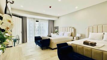 Bàn, khu vực làm việc phù hợp cho laptop