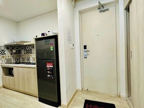 Fridge, microwave, cookware/dishes/utensils