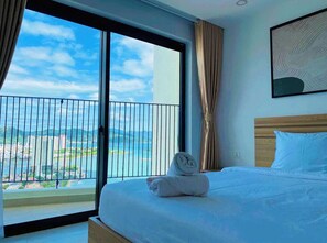 Căn hộ, 2 phòng ngủ, quang cảnh một góc biển | 2 phòng ngủ, bàn, khu vực làm việc phù hợp cho laptop