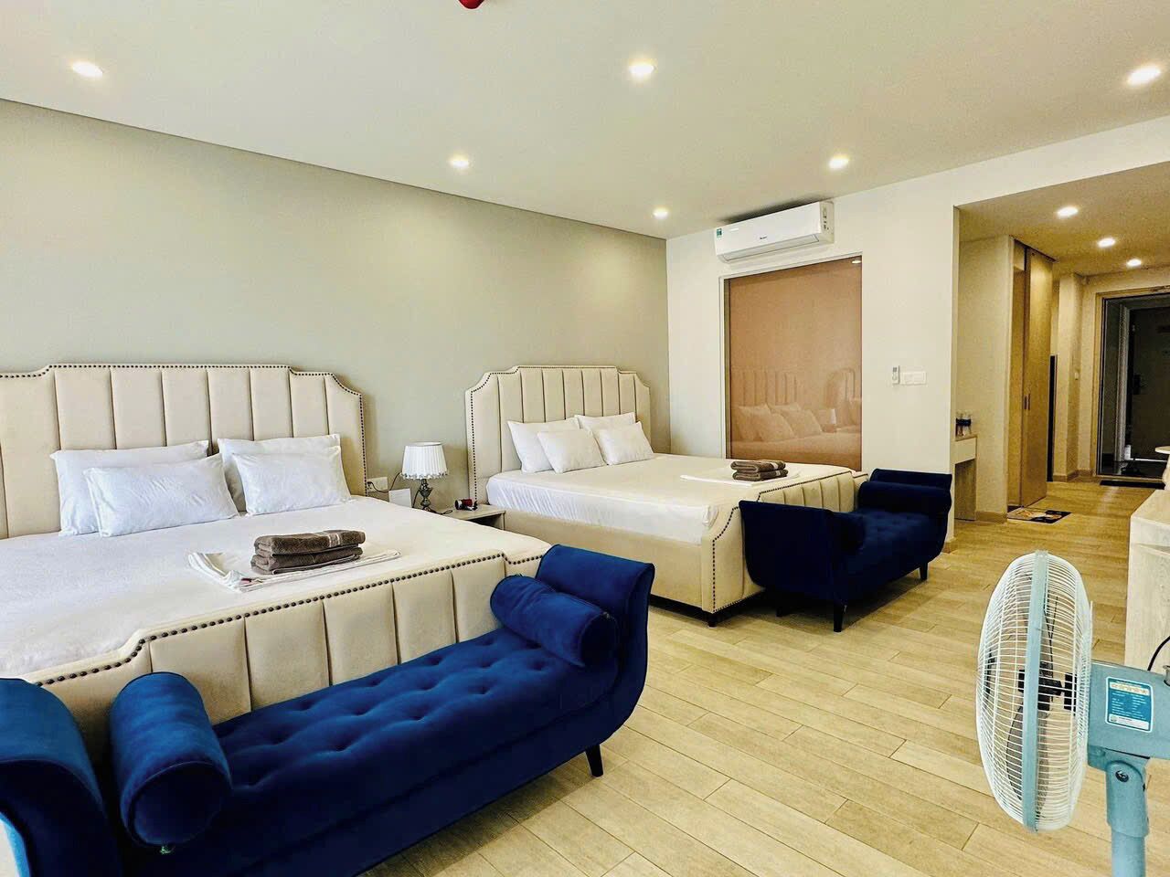 Desk, laptop workspace, free WiFi