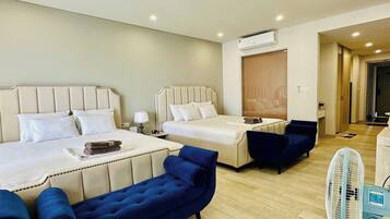 Desk, laptop workspace, free WiFi