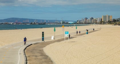 Charming 2-BR Home 3-minute To Belmont Short - Free Parking/Wifi/Pet Friendly