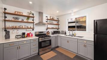 Microondas, horno y parrilla de estufa