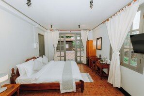 Standard Triple Room, Balcony, City View | Free WiFi - Samailaos Residence (Luang Prabang)